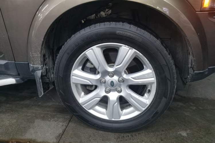 Used Land Rover Discovery 2013 5.0 V8 HSE Right Front Wheel Hub