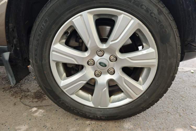 Used Land Rover Discovery 2013 3.0 SDV6 HSE Diesel Edition Right Front Wheel Hub