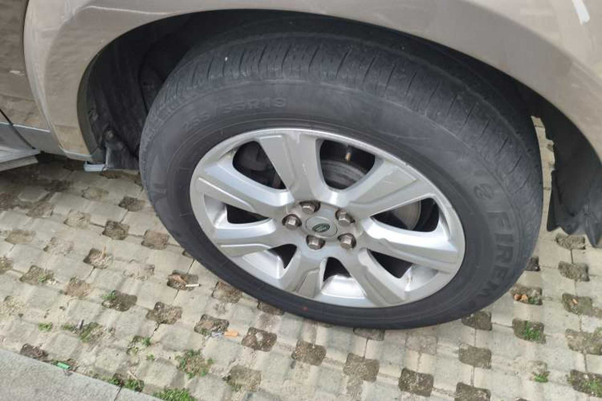 Used Land Rover Discovery 2013 3.0 SDV6 HSE Diesel Edition Right Front Wheel Hub