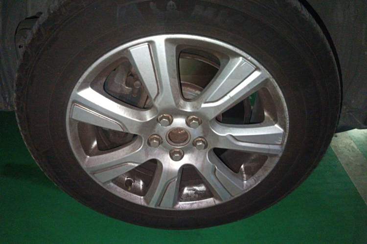Used Land Rover Discovery 2013 3.0 SDV6 HSE Diesel Edition Right Front Wheel Hub