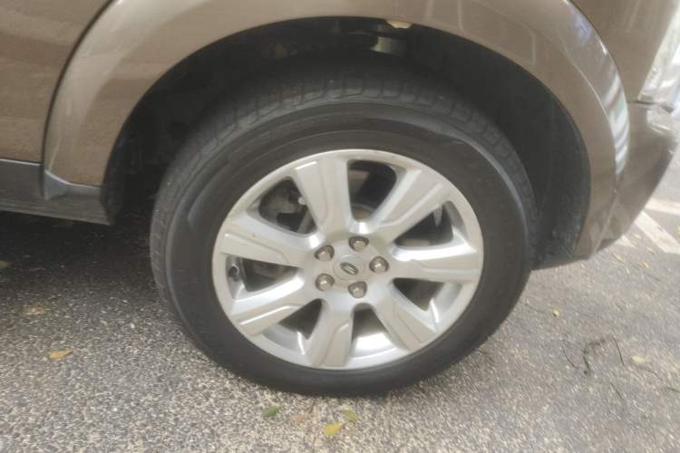 Used Land Rover Discovery 2013 3.0 SDV6 HSE Diesel Edition Right Front Wheel Hub