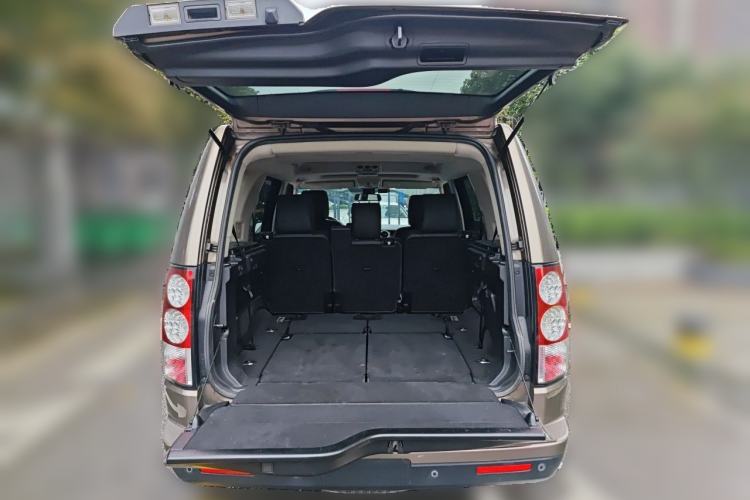 Used Land Rover Discovery 2013 3.0 SDV6 HSE Diesel Edition Trunk