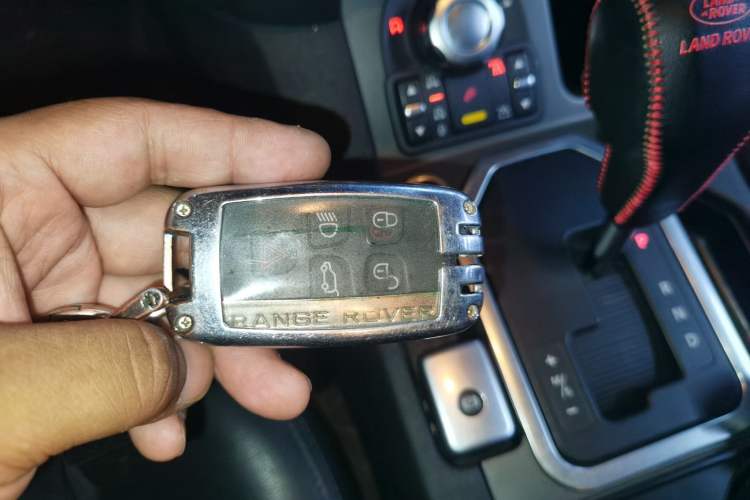 Used Land Rover Discovery 2013 5.0 V8 HSE Vehicle Key