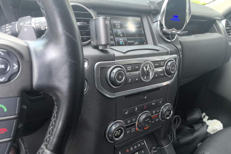 Used Land Rover Discovery 2013 3.0 SDV6 Prestige Black Limited Edition Audio And AC Panel