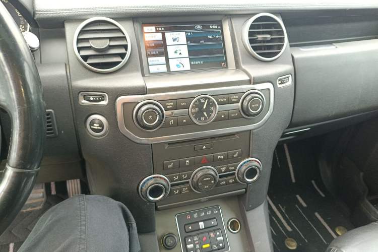 Used Land Rover Discovery 2013 3.0 SDV6 HSE Diesel Edition Audio And AC Panel