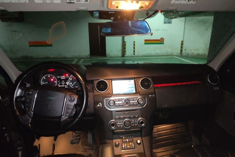 Used Land Rover Discovery 2013 3.0 SDV6 HSE Diesel Edition Center Console