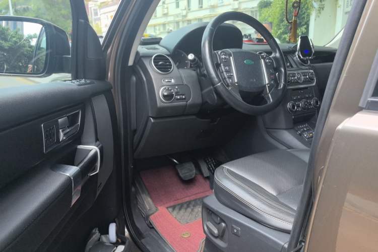 Used Land Rover Discovery 2013 3.0 SDV6 Prestige Black Limited Edition Driver Seat