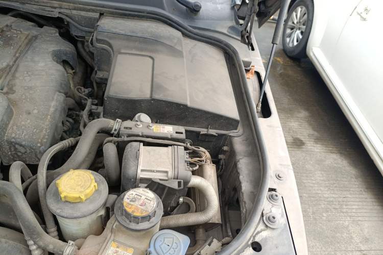 Used Land Rover Discovery 2013 3.0 SDV6 HSE Diesel Edition Engine Bay Left