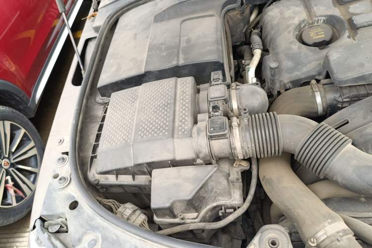 Used Land Rover Discovery 2013 3.0 SDV6 HSE Diesel Edition Engine Bay Right