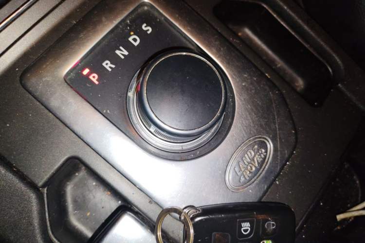 Used Land Rover Discovery 2013 3.0 SDV6 HSE Diesel Edition Gear Lever