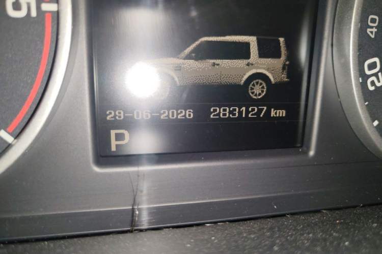 Used Land Rover Discovery 2013 3.0 SDV6 HSE Diesel Edition Odometer Close Up