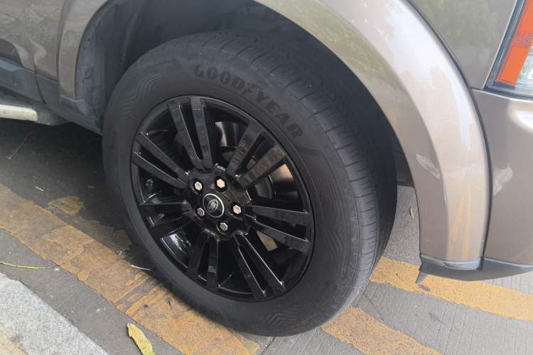 Used Land Rover Discovery 2013 3.0 SDV6 Prestige Black Limited Edition Right Front Wheel Hub