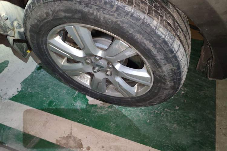 Used Land Rover Discovery 2013 3.0 SDV6 HSE Diesel Edition Right Front Wheel Hub
