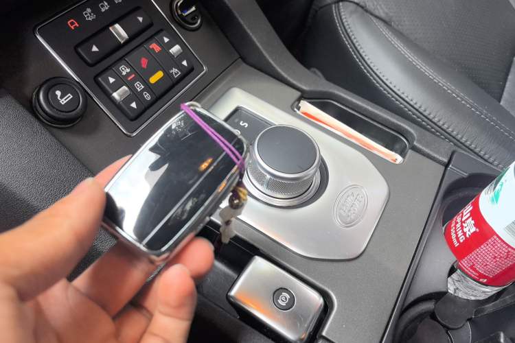 Used Land Rover Discovery 2013 3.0 SDV6 Prestige Black Limited Edition Vehicle Key