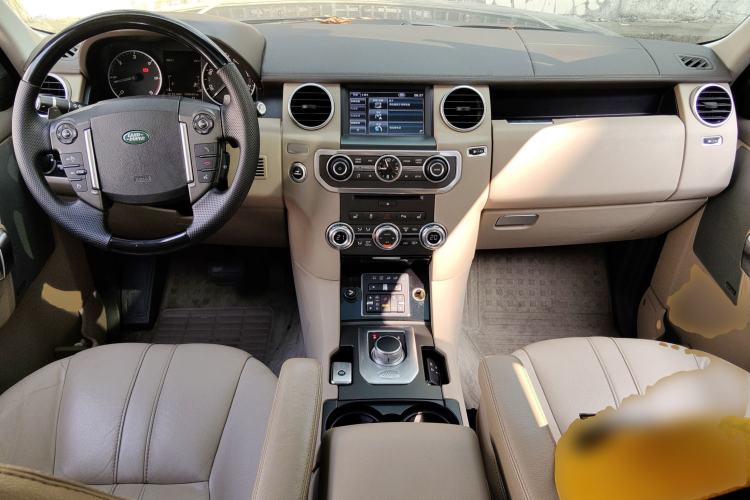 Used Land Rover Discovery 2013 3.0 SDV6 HSE Diesel Edition Center Console