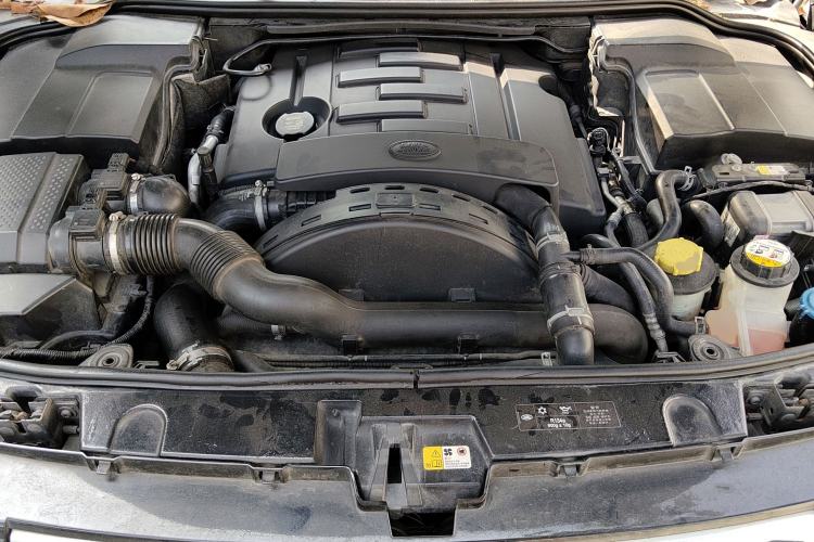 Used Land Rover Discovery 2013 3.0 SDV6 HSE Diesel Edition Engine Bay