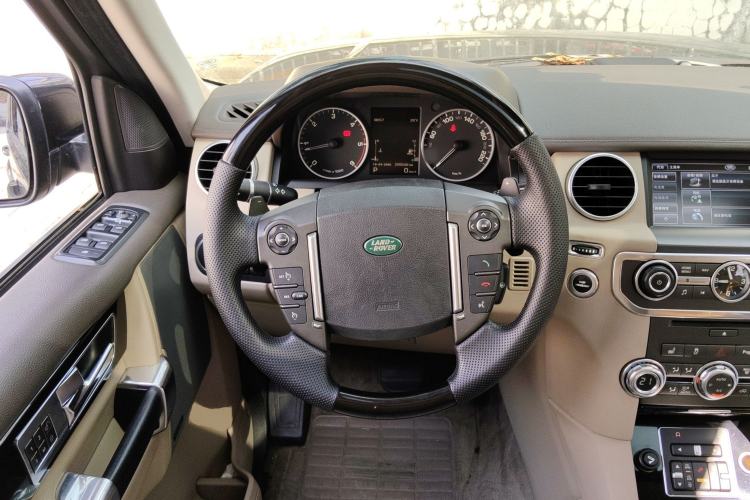 Used Land Rover Discovery 2013 3.0 SDV6 HSE Diesel Edition Steering Wheel
