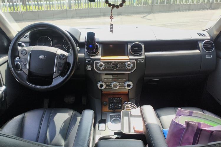 Used Land Rover Discovery 2013 3.0 SDV6 HSE Diesel Edition Center Console