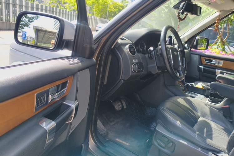 Used Land Rover Discovery 2013 3.0 SDV6 HSE Diesel Edition Driver Seat