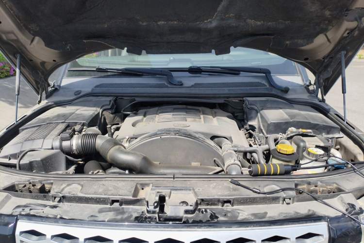Used Land Rover Discovery 2013 3.0 SDV6 HSE Diesel Edition Engine Bay