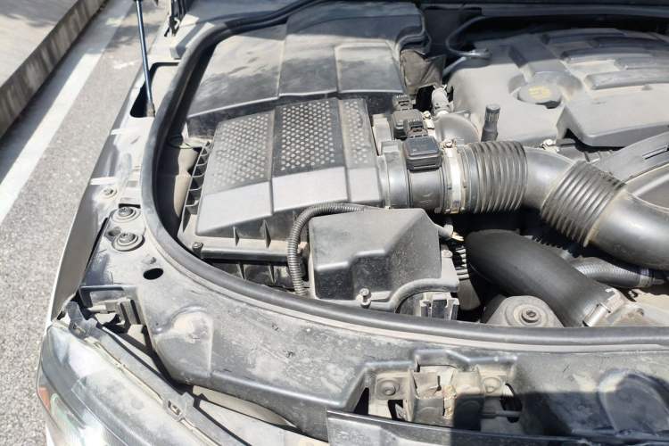 Used Land Rover Discovery 2013 3.0 SDV6 HSE Diesel Edition Engine Bay Right