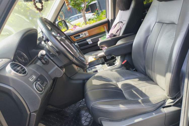 Used Land Rover Discovery 2013 3.0 SDV6 HSE Diesel Edition Left Front Seat