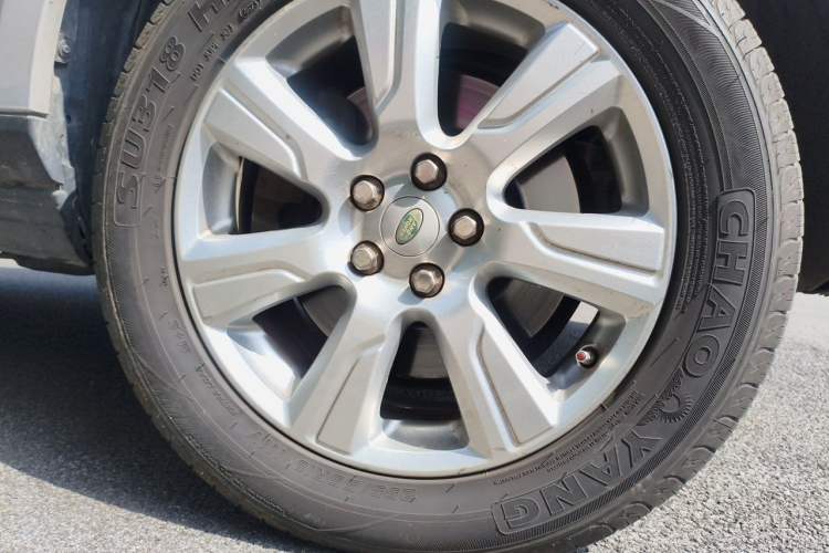 Used Land Rover Discovery 2013 3.0 SDV6 HSE Diesel Edition Right Front Wheel Hub