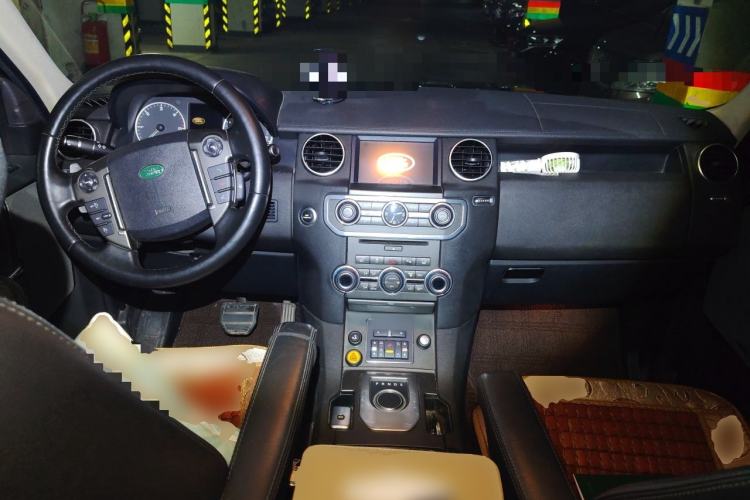 Used Land Rover Discovery 2013 3.0 SDV6 HSE Diesel Edition Center Console