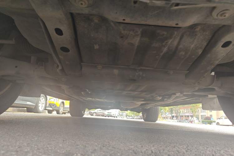 Used Land Rover Discovery 2013 5.0 V8 SE model Chassis Front