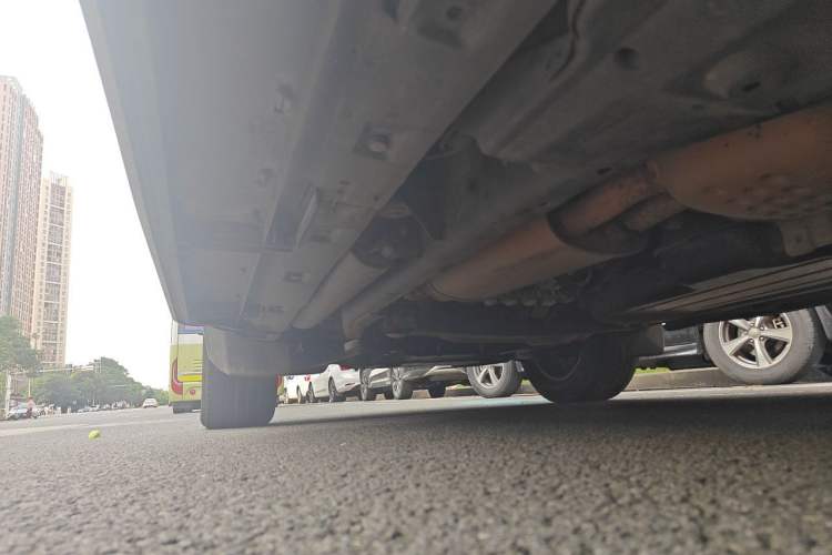 Used Land Rover Discovery 2013 5.0 V8 SE model Chassis Rear Left