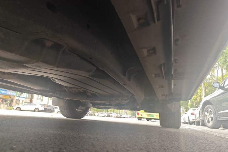 Used Land Rover Discovery 2013 5.0 V8 SE model Chassis Rear Right