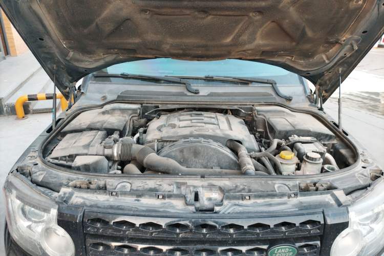 Used Land Rover Discovery 2013 3.0 SDV6 HSE Diesel Edition Engine Bay
