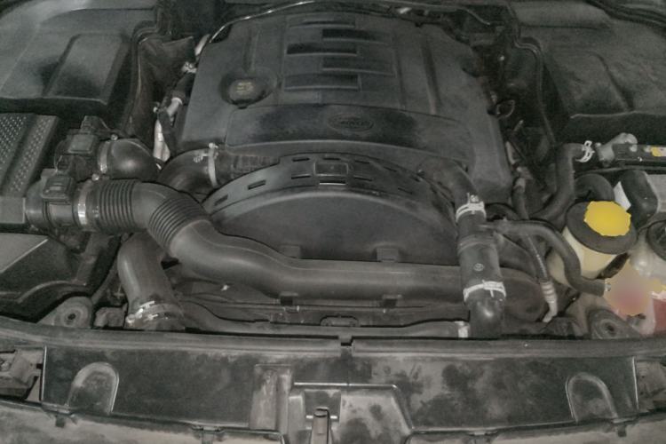 Used Land Rover Discovery 2013 3.0 SDV6 HSE Diesel Edition Engine Bay