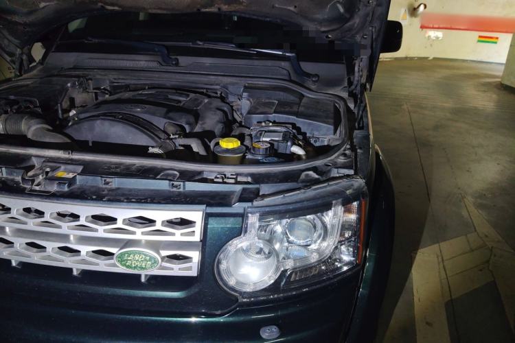 Used Land Rover Discovery 2013 3.0 SDV6 HSE Diesel Edition Engine Bay Left