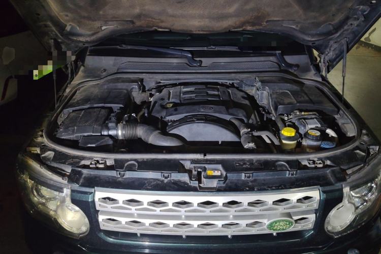 Used Land Rover Discovery 2013 3.0 SDV6 HSE Diesel Edition Engine Bay