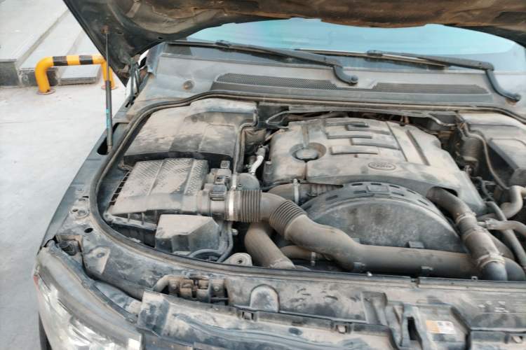 Used Land Rover Discovery 2013 3.0 SDV6 HSE Diesel Edition Engine Bay Right