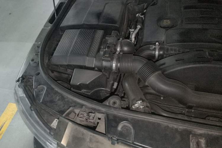 Used Land Rover Discovery 2013 3.0 SDV6 HSE Diesel Edition Engine Bay Right