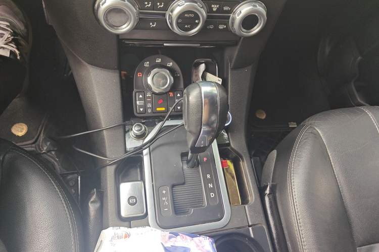 Used Land Rover Discovery 2013 5.0 V8 SE model Gear Lever