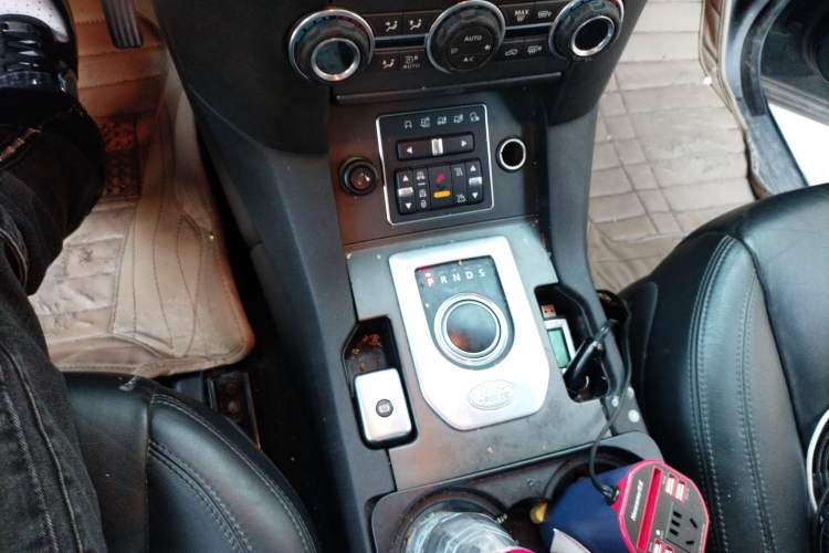 Used Land Rover Discovery 2013 3.0 SDV6 HSE Diesel Edition Gear Lever