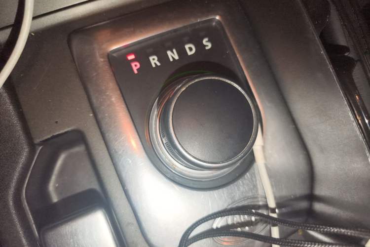 Used Land Rover Discovery 2013 3.0 SDV6 HSE Diesel Edition Gear Lever