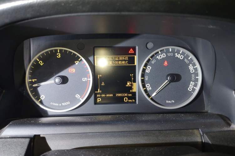 Used Land Rover Discovery 2013 3.0 SDV6 HSE Diesel Edition Instrument Cluster