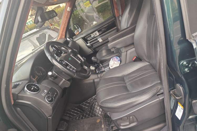 Used Land Rover Discovery 2013 5.0 V8 SE model Left Front Seat