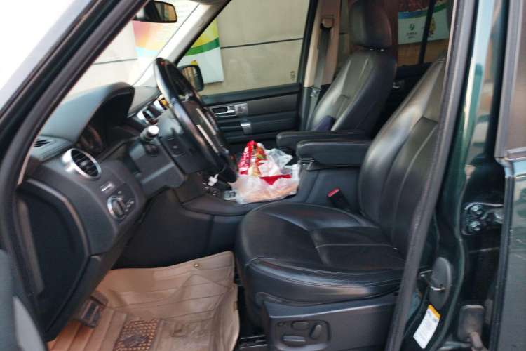 Used Land Rover Discovery 2013 3.0 SDV6 HSE Diesel Edition Left Front Seat