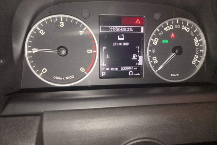Used Land Rover Discovery 2013 3.0 SDV6 HSE Diesel Edition Odometer Close Up