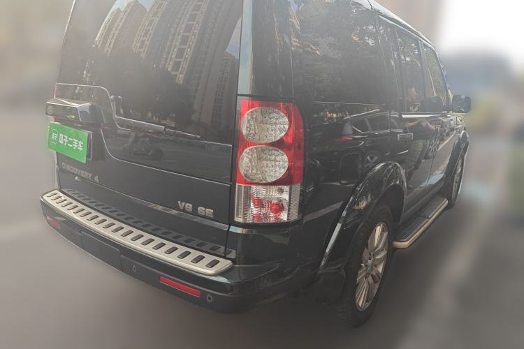 Used Land Rover Discovery 2013 5.0 V8 SE model Rear Right 45 Deg