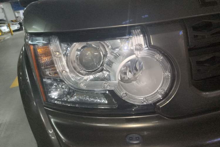 Used Land Rover Discovery 2013 3.0 SDV6 HSE Diesel Edition Right Front Headlight