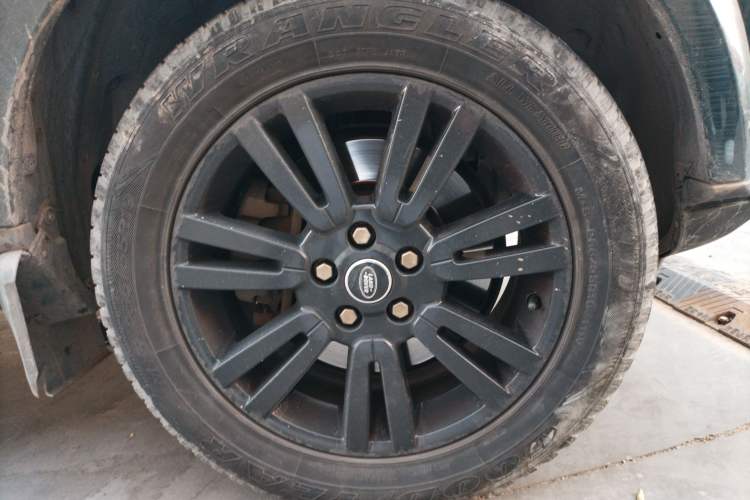 Used Land Rover Discovery 2013 3.0 SDV6 HSE Diesel Edition Right Front Wheel Hub