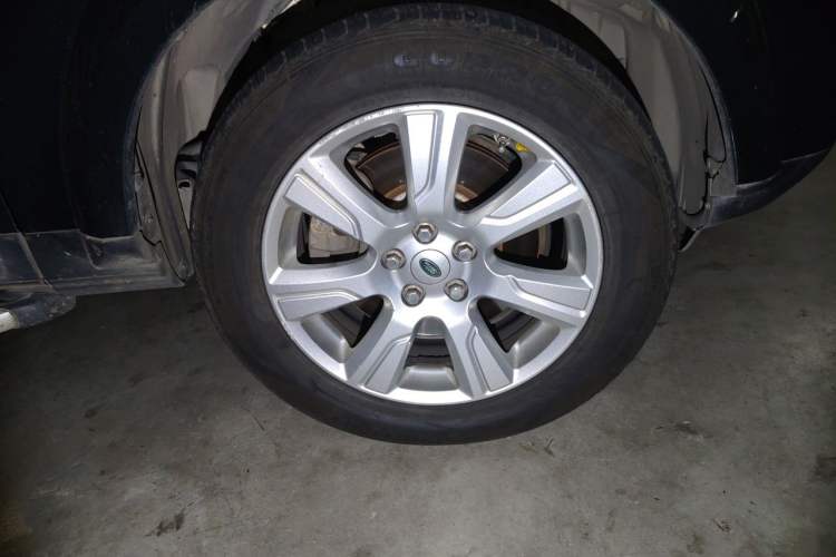 Used Land Rover Discovery 2013 3.0 SDV6 HSE Diesel Edition Right Front Wheel Hub
