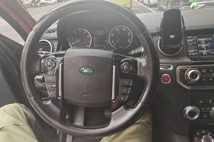 Used Land Rover Discovery 2013 5.0 V8 SE model Steering Wheel
