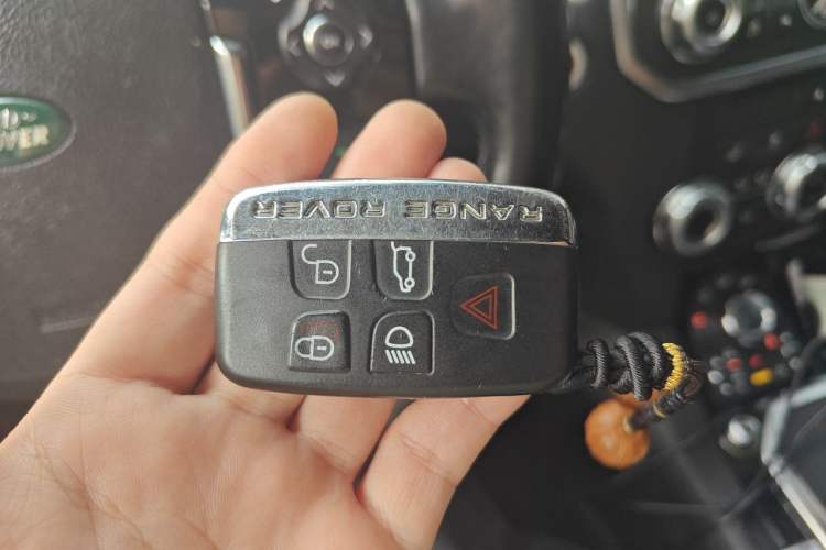 Used Land Rover Discovery 2013 5.0 V8 SE model Vehicle Key